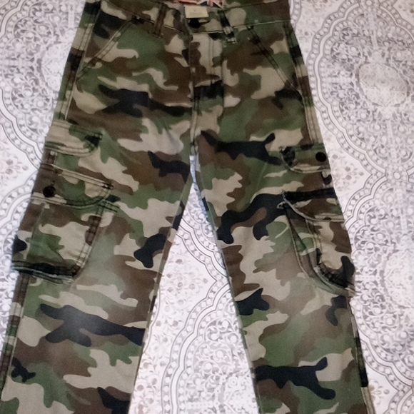 vintage & cargo chams Other - Boys cargo camo pants